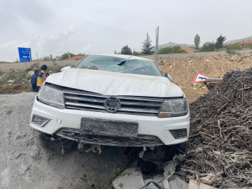 Malatya'da yoldan çıkan otomobildeki 4 kişi yaralandı