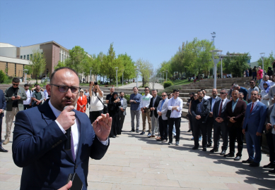 Muş&#039;taki öğrenci ve akademisyenlerden Filistin için ABD&#039;de eylem yapan öğrencilere destek