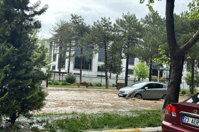 Elazığ'da sağanak hayatı olumsuz etkiledi