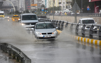 Van&#039;da sağanak etkili oldu