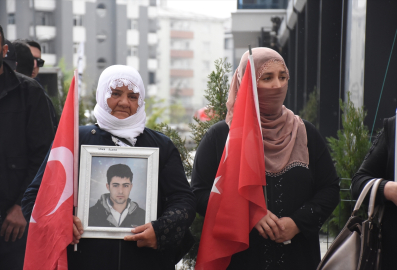 Vanlı aileler DEM İl Başkanlığı önündeki eylemlerini sürdürdü