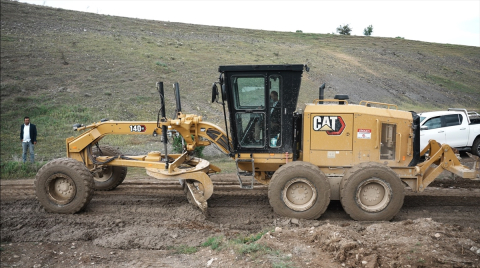 Elazığ'da selin köy yollarında oluşturduğu hasarın giderilmesi için çalışmalar sürüyor