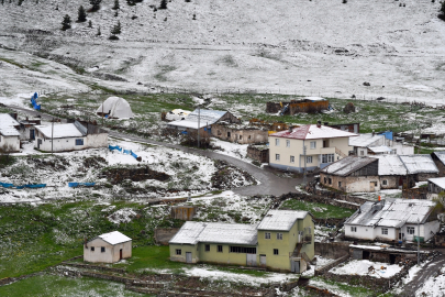 Kars&#039;ın Sarıkamış ilçesinde kar etkili oldu