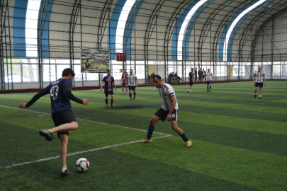 Tatvan'da öğretmenler arası futbol turnuvası düzenlendi