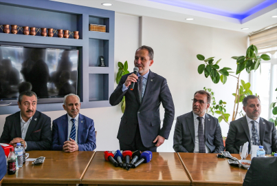 Yeniden Refah Partisi Genel Başkanı Erbakan, Van&#039;da konuştu: