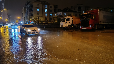 Van'da sağanak, yaşamı olumsuz etkiledi
