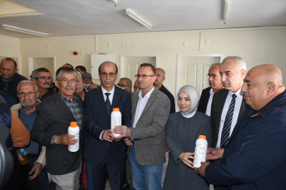 Malatya&#039;da coğrafi işaretli dalbastı kirazında sinekle mücadele için üreticilere tarım ilacı dağıtıldı