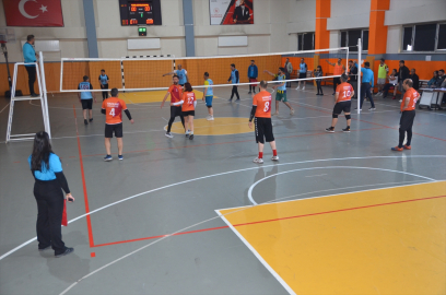 Yüksekova&#039;da kurumlar arası voleybol turnuvası düzenlendi