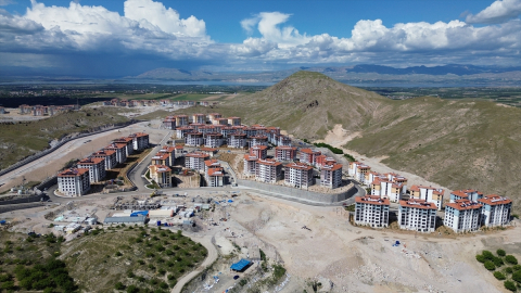 Battalgazi'de deprem konutlarının yapımı sürüyor