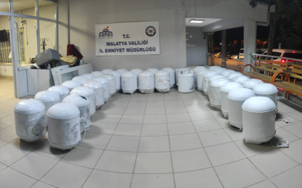 Malatya&#039;da AFAD&#039;a ait termosifonları çaldıkları iddiasıyla 2 zanlı yakalandı