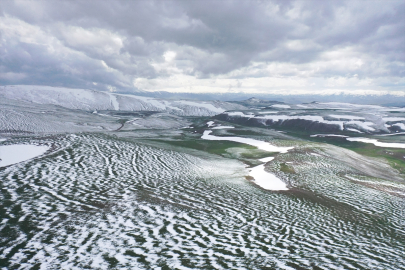 Ağrı&#039;nın yükseklerinde kış, düzlüklerinde bahar yaşanıyor