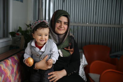 Hamileyken enkazdan çıkarılan anne, doğan bebeğiyle hayata tutunuyor