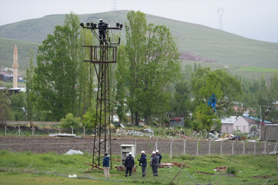 GÜNCELLEME - Erzurum&#039;da hortum çatıları uçurdu