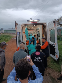 Muş&#039;ta dağda mantar toplarken sakatlanan kadın ekiplerce kurtarıldı