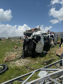 Muş&#039;ta iki otomobilin çarpıştığı kazada 1 kişi öldü, 4 kişi yaralandı