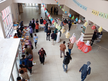 Bahçesaray&#039;da okul yararına kermes düzenlendi