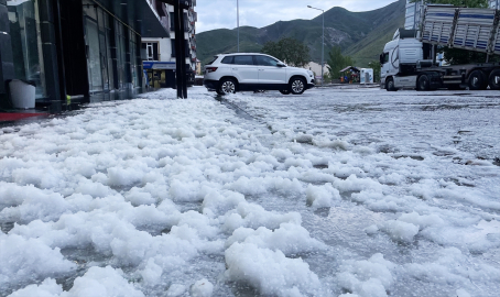 Bitlis&#039;te sağanak ve dolu etkili oldu