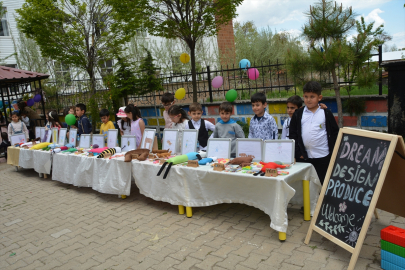 Tatvan'daki minik öğrenciler, yaptıkları ürünleri sergiledi