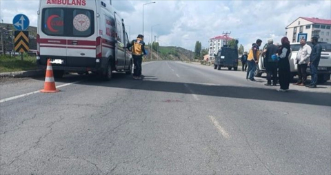 Ağrı&#039;da ambulansın çarptığı yaya ağır yaralandı