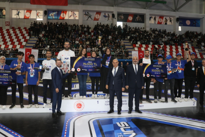 Lise öğrencileri Ağrı&#039;daki teknoloji yarışmasında yeteneklerini sergiledi