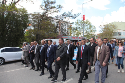 Ahlat&#039;ta Engelliler Haftası kapsamında yürüyüş yapıldı