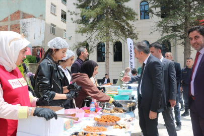 Baskil&#039;de lise öğrencileri Filistin yararına kermes düzenledi