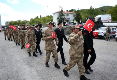 Bitlis&#039;te 20 engelli kamuflaj giyerek bir günlüğüne asker oldu