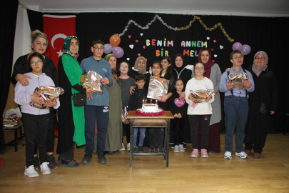 Van&#039;da özel eğitim öğrencileri yaptıkları çantaları annelerine hediye etti