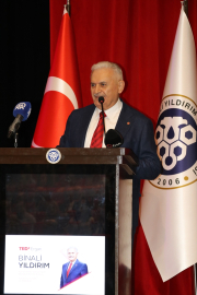 Binali Yıldırım, Erzincan&#039;daki "TEDx Ergan Etkinliği"nde üniversite öğrencileriyle buluştu:
