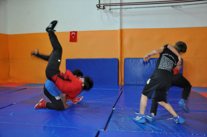 Çukurca&#039;da güreş kursu açıldı