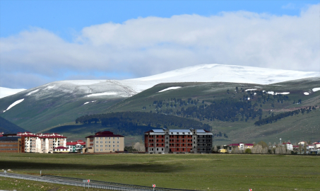 Kars&#039;ta kar yağışı ve soğuk hava etkili oldu