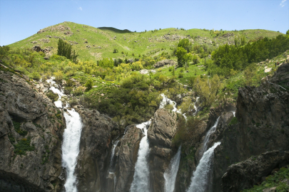 Doğaseverler, huzurun hakim olduğu Hakkari'de yıllarca saklı kalan güzellikleri keşfediyor