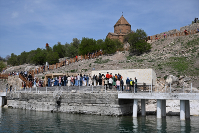 "Öğretmen Akademileri" ile hem öğreniyor hem de tarihi mekanları keşfediyorlar