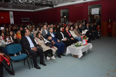 Sarıkamış'ta öğretmenler şiir ve müzik dinletisi sundu