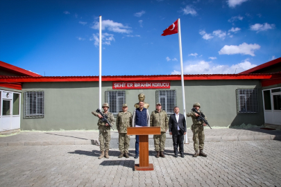 Hakkari Valisi Çelik, İran sınırındaki modüler duvar çalışmalarını inceledi