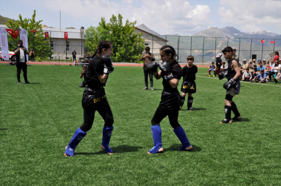 Van ve çevre illerde 19 Mayıs Atatürk&#039;ü Anma, Gençlik ve Spor Bayramı kutlandı