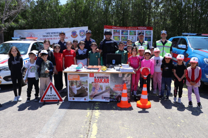 Keban'da jandarmadan çocuklara uygulamalı trafik eğitimi