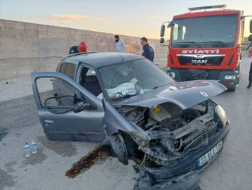 Elazığ'da otomobilin duvara çarptığı kazada 2 kişi yaralandı