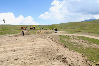 Van Valisi Balcı, yapımı devam eden göletlerde incelemelerde bulundu