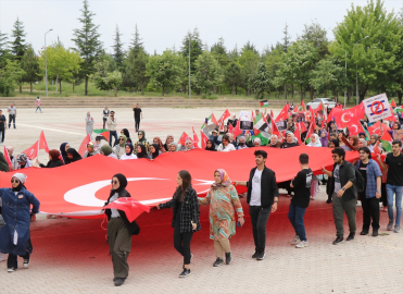 Elazığ&#039;da üniversite öğrencileri Gazze&#039;ye destek yürüyüşü düzenledi