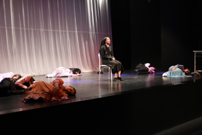 Erzurum'da öğrenciler tiyatro oyununda Milli Mücadele kahramanlarını canlandırdı