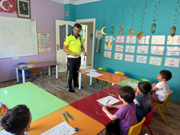 Keban&#039;da polisten öğrencilere trafik eğitimi