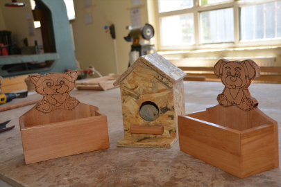 Tatvan'da lise öğrencileri, uygulamalı derslerde süs eşyaları üretiyor