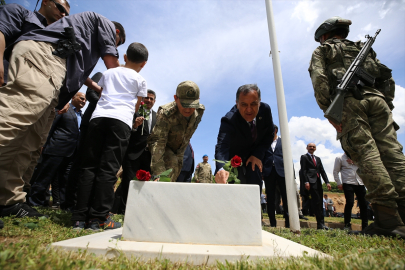 Bingöl&#039;de PKK&#039;lı teröristlerce şehit edilen silahsız 33 asker anıldı