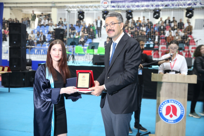 Hakkari Üniversitesinde mezuniyet töreni düzenlendi