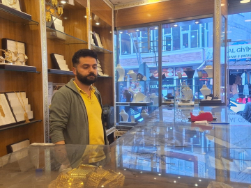 Van&#039;da hırsızlar duvarını delerek girdikleri kuyumcu dükkanını soydu