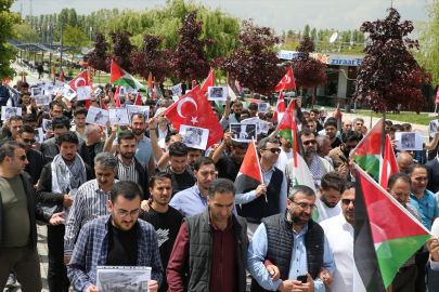 Van YYÜ'de akademisyen ve öğrenciler Filistin için "sessiz yürüyüş" eylemlerini sürdürdü