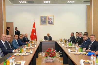 Ticaret Bakan Yardımcısı Uçarmak, Hakkari'de ziyaretlerde bulundu