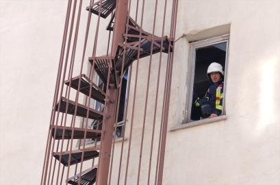 Erzurum&#039;da bir iş merkezinde çıkan yangın söndürüldü