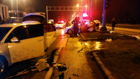 Erzurum'daki trafik kazasında 3 kişi öldü, 5 kişi yaralandı